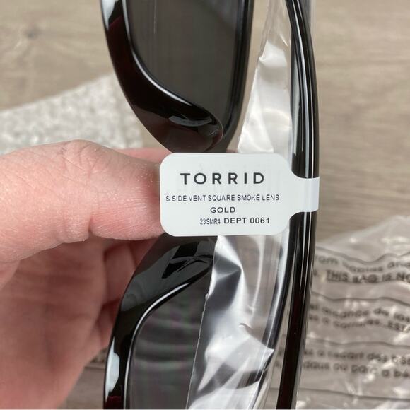 Torrid Black Square Smoke Lens Side Vent Sunglasses Sz.OS NWT - Picture 5 of 7